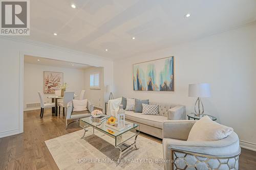 19 Cabinet Crescent, Vaughan, ON - Indoor Photo Showing Living Room