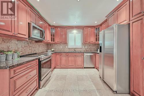 19 Cabinet Crescent, Vaughan, ON - Indoor Photo Showing Kitchen With Stainless Steel Kitchen