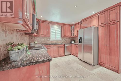 19 Cabinet Crescent, Vaughan, ON - Indoor Photo Showing Kitchen