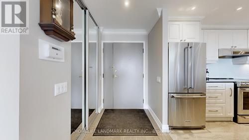 2806 - 100 Upper Madison Avenue, Toronto (Lansing-Westgate), ON - Indoor Photo Showing Kitchen