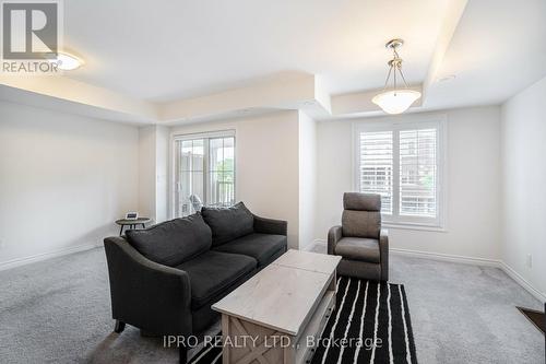 48 Porcelain Way, Whitby (Rolling Acres), ON - Indoor Photo Showing Living Room