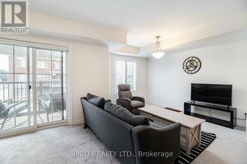 48 Porcelain Way, Whitby (Rolling Acres), ON - Indoor Photo Showing Living Room