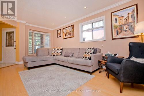 100 Nettlecreek Crescent, Toronto (Milliken), ON - Indoor Photo Showing Living Room