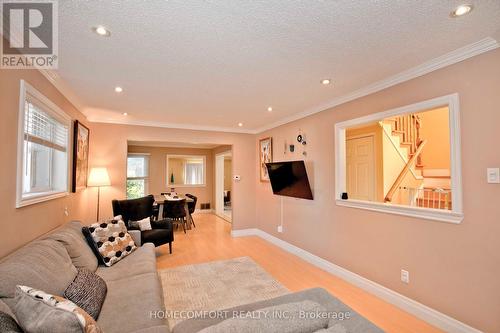 100 Nettlecreek Crescent, Toronto (Milliken), ON - Indoor Photo Showing Living Room