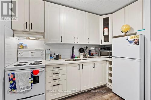 41 Carleton Street S, Thorold, ON - Indoor Photo Showing Kitchen With Double Sink