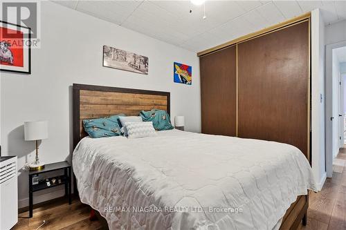 41 Carleton Street S, Thorold, ON - Indoor Photo Showing Bedroom