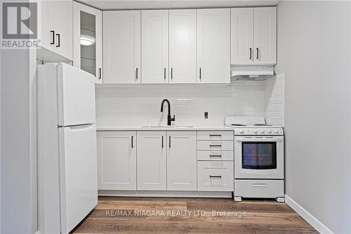 41 Carleton Street S, Thorold, ON - Indoor Photo Showing Kitchen