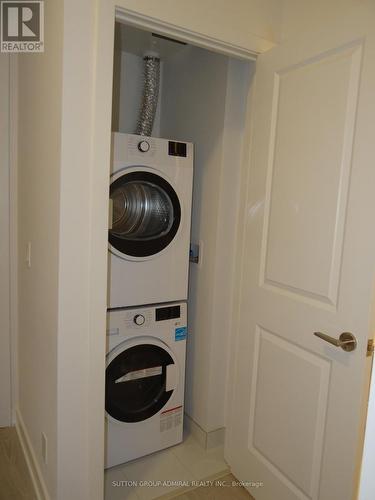 217 - 30 Upper Mall Way, Vaughan, ON - Indoor Photo Showing Laundry Room