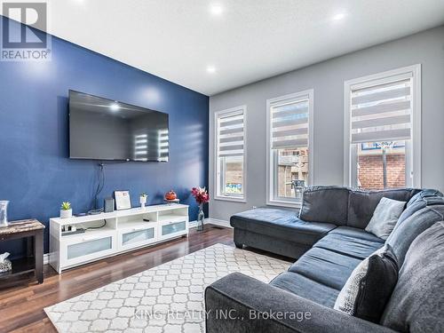 40 Saint Dennis Road, Brampton (Sandringham-Wellington North), ON - Indoor Photo Showing Living Room