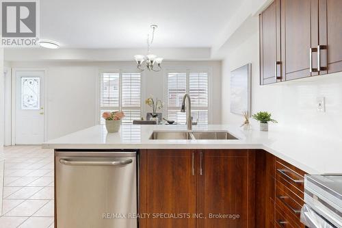 6028 Silken Laumann Way E, Mississauga, ON - Indoor Photo Showing Kitchen With Double Sink