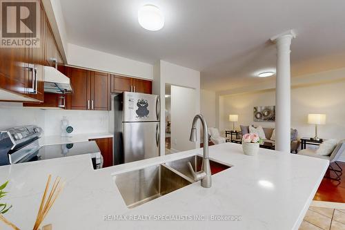 6028 Silken Laumann Way E, Mississauga, ON - Indoor Photo Showing Kitchen