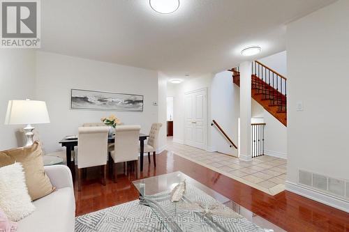 6028 Silken Laumann Way E, Mississauga, ON - Indoor Photo Showing Living Room