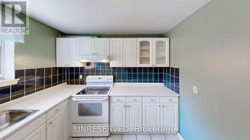 7028 Justine Drive, Mississauga, ON - Indoor Photo Showing Kitchen