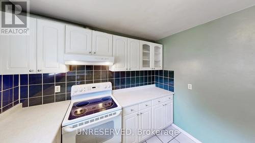 7028 Justine Drive, Mississauga, ON - Indoor Photo Showing Kitchen