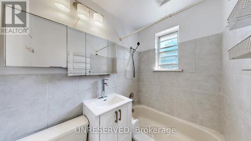 7028 Justine Drive, Mississauga, ON - Indoor Photo Showing Bathroom