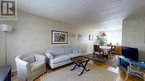 7028 Justine Drive, Mississauga, ON - Indoor Photo Showing Living Room