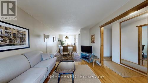 7028 Justine Drive, Mississauga, ON - Indoor Photo Showing Living Room