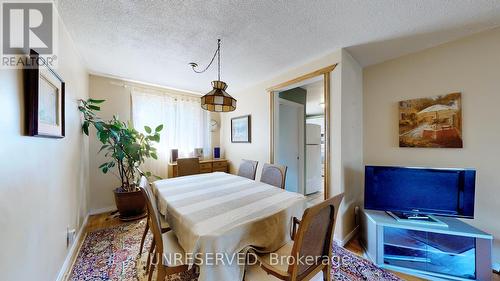 7028 Justine Drive, Mississauga, ON - Indoor Photo Showing Dining Room