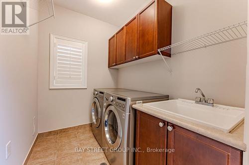 24 Sachet Drive, Richmond Hill (Oak Ridges Lake Wilcox), ON - Indoor Photo Showing Laundry Room