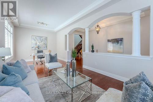 24 Sachet Drive, Richmond Hill (Oak Ridges Lake Wilcox), ON - Indoor Photo Showing Living Room