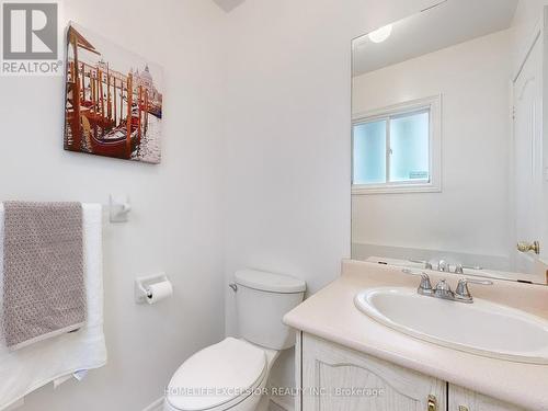 15 Frobisher Street, Richmond Hill, ON - Indoor Photo Showing Bathroom