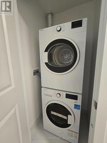 902B - 50 Upper Mall Way, Vaughan, ON - Indoor Photo Showing Laundry Room