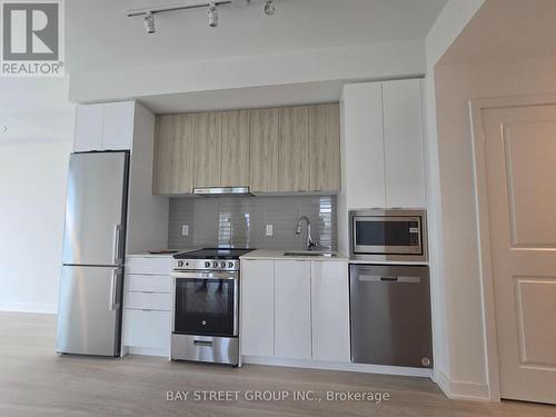 902B - 50 Upper Mall Way, Vaughan, ON - Indoor Photo Showing Kitchen With Stainless Steel Kitchen