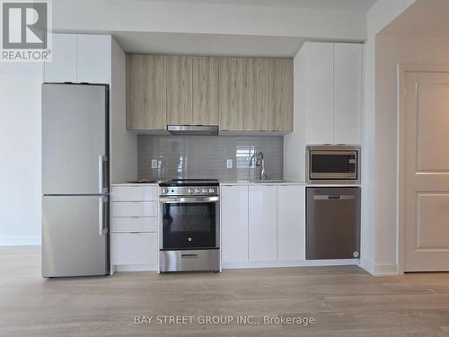 902B - 50 Upper Mall Way, Vaughan, ON - Indoor Photo Showing Kitchen