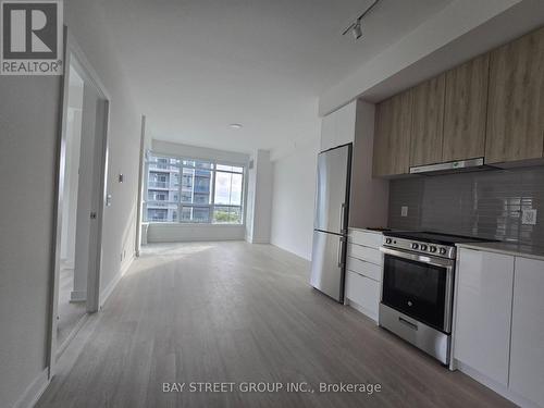 902B - 50 Upper Mall Way, Vaughan, ON - Indoor Photo Showing Kitchen