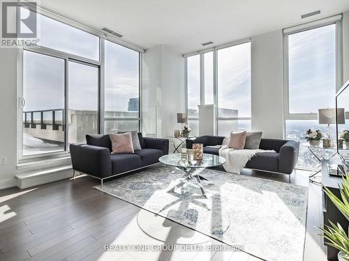 Gph2 4055 Parkside Villag Drive, Mississauga, ON - Indoor Photo Showing Living Room