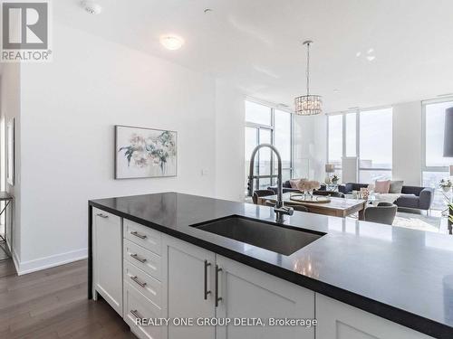 Gph2 4055 Parkside Villag Drive, Mississauga, ON - Indoor Photo Showing Kitchen