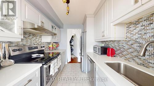 712 - 330 Mccowan Road, Toronto (Eglinton East), ON - Indoor Photo Showing Kitchen With Upgraded Kitchen