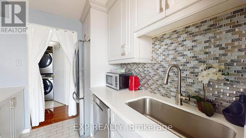 712 - 330 Mccowan Road, Toronto (Eglinton East), ON - Indoor Photo Showing Kitchen