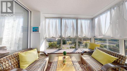 712 - 330 Mccowan Road, Toronto (Eglinton East), ON - Indoor Photo Showing Living Room