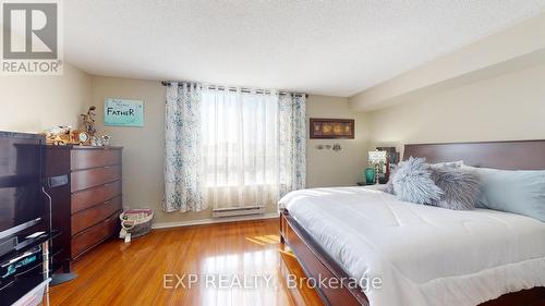 712 - 330 Mccowan Road, Toronto (Eglinton East), ON - Indoor Photo Showing Bedroom