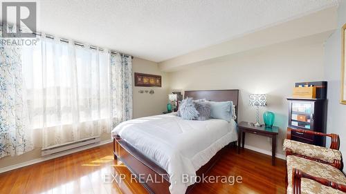 712 - 330 Mccowan Road, Toronto (Eglinton East), ON - Indoor Photo Showing Bedroom