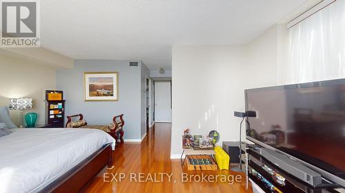 712 - 330 Mccowan Road, Toronto (Eglinton East), ON - Indoor Photo Showing Bedroom