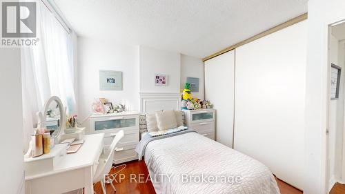 712 - 330 Mccowan Road, Toronto (Eglinton East), ON - Indoor Photo Showing Bedroom