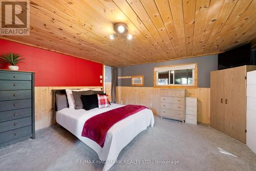 53B Forest Access Road, Parry Sound Remote Area, ON - Indoor Photo Showing Bedroom