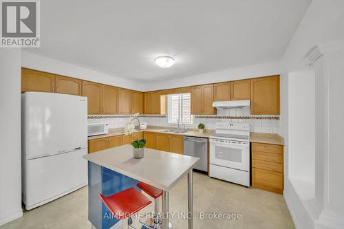 20 Wilkie Crescent, Guelph (Pine Ridge), ON - Indoor Photo Showing Kitchen With Double Sink