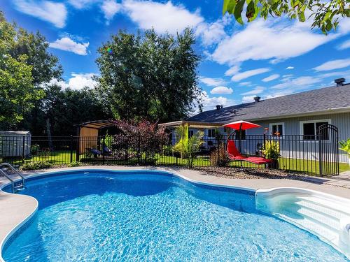 Piscine - 416 Rue Des Frênes, Les Cèdres, QC - Outdoor With In Ground Pool With Deck Patio Veranda With Backyard