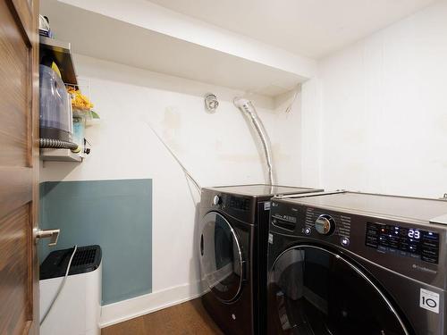 Salle de lavage - 4611 Av. Marcil, Montréal (Côte-Des-Neiges/Notre-Dame-De-Grâce), QC - Indoor Photo Showing Laundry Room