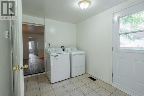 215 Louisa Street, Cornwall, ON - Indoor Photo Showing Laundry Room