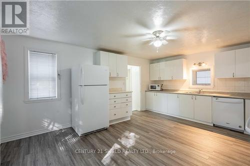 215 Louisa Street, Cornwall (717 - Cornwall), ON - Indoor Photo Showing Kitchen