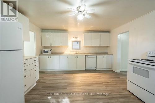 215 Louisa Street, Cornwall (717 - Cornwall), ON - Indoor Photo Showing Kitchen