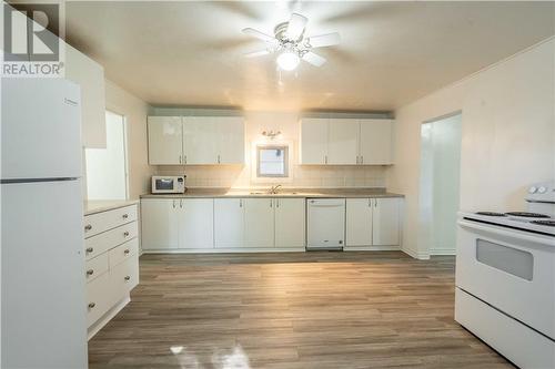 215 Louisa Street, Cornwall, ON - Indoor Photo Showing Kitchen