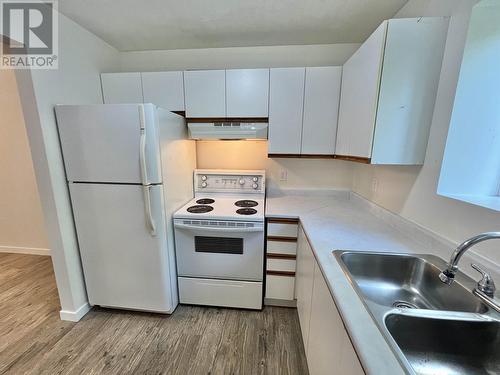 200 Bettcher Street, Quesnel, BC - Indoor Photo Showing Kitchen With Double Sink