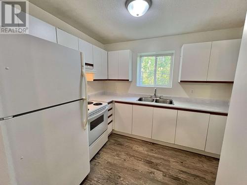 200 Bettcher Street, Quesnel, BC - Indoor Photo Showing Kitchen With Double Sink