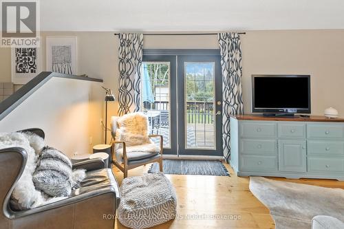 394 4Th Street W, Collingwood, ON - Indoor Photo Showing Living Room