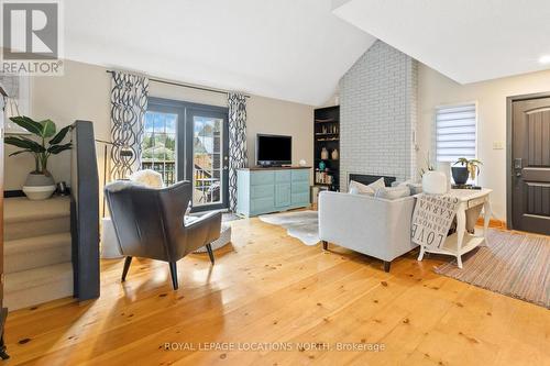 394 4Th Street W, Collingwood, ON - Indoor Photo Showing Living Room